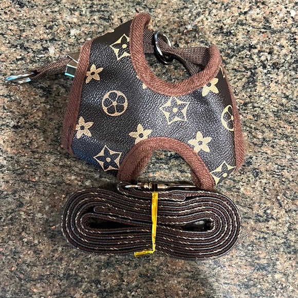 Adorable designer print dog leash and harness! NWOT